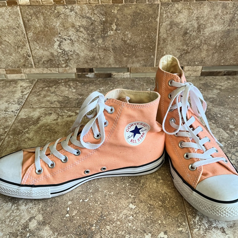 Converse Chuck Taylor all stars High-Top Orange Sneakers Men’s 9, Women’s 11